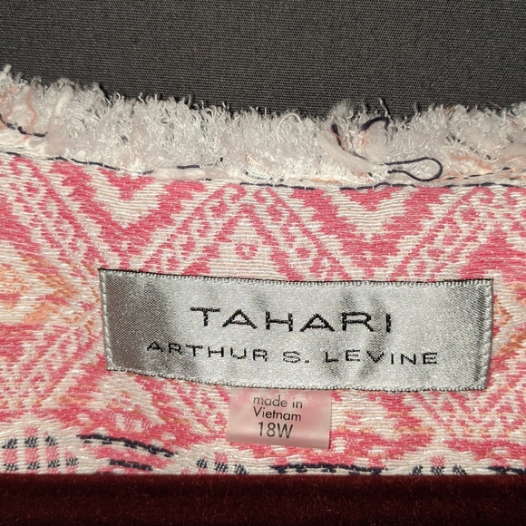 Tahari (Arthur S Levine) - Picture 2 of 3